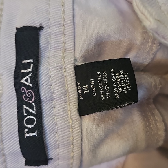 Capris jeans. Roz And Ali - Picture 2 of 2